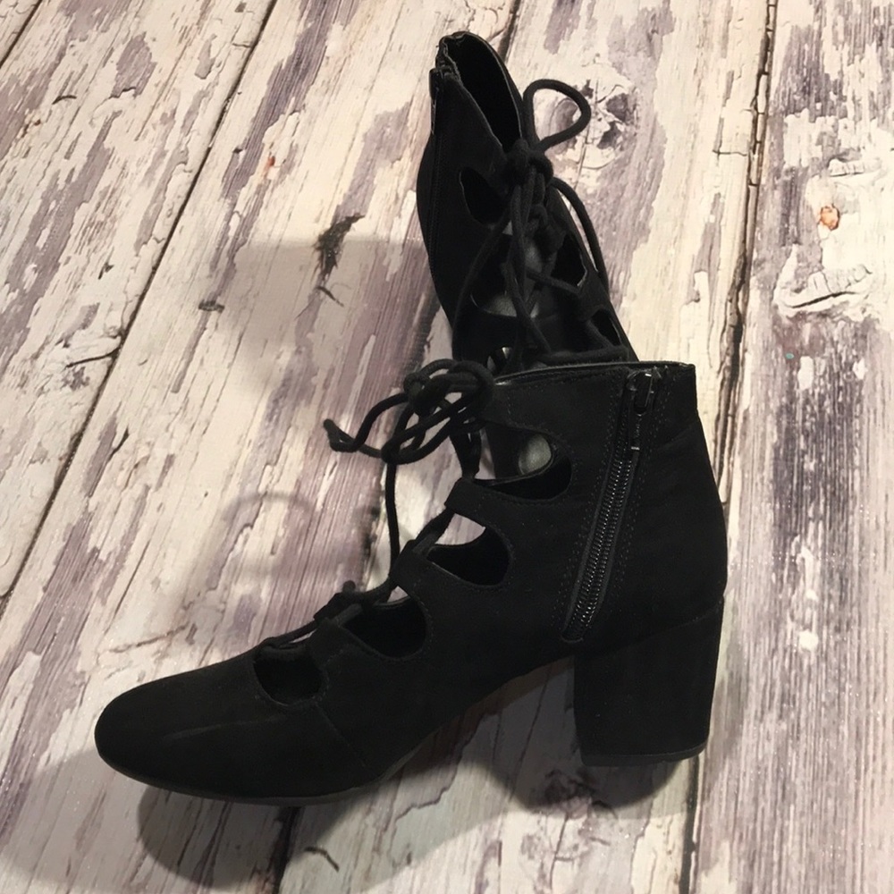 Merona lace up shoes size US 6.5